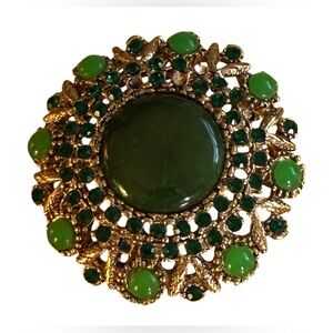 VINTAGE L.P BROOCH GREEN GOLD TONE LUCORAL & LUPEARL